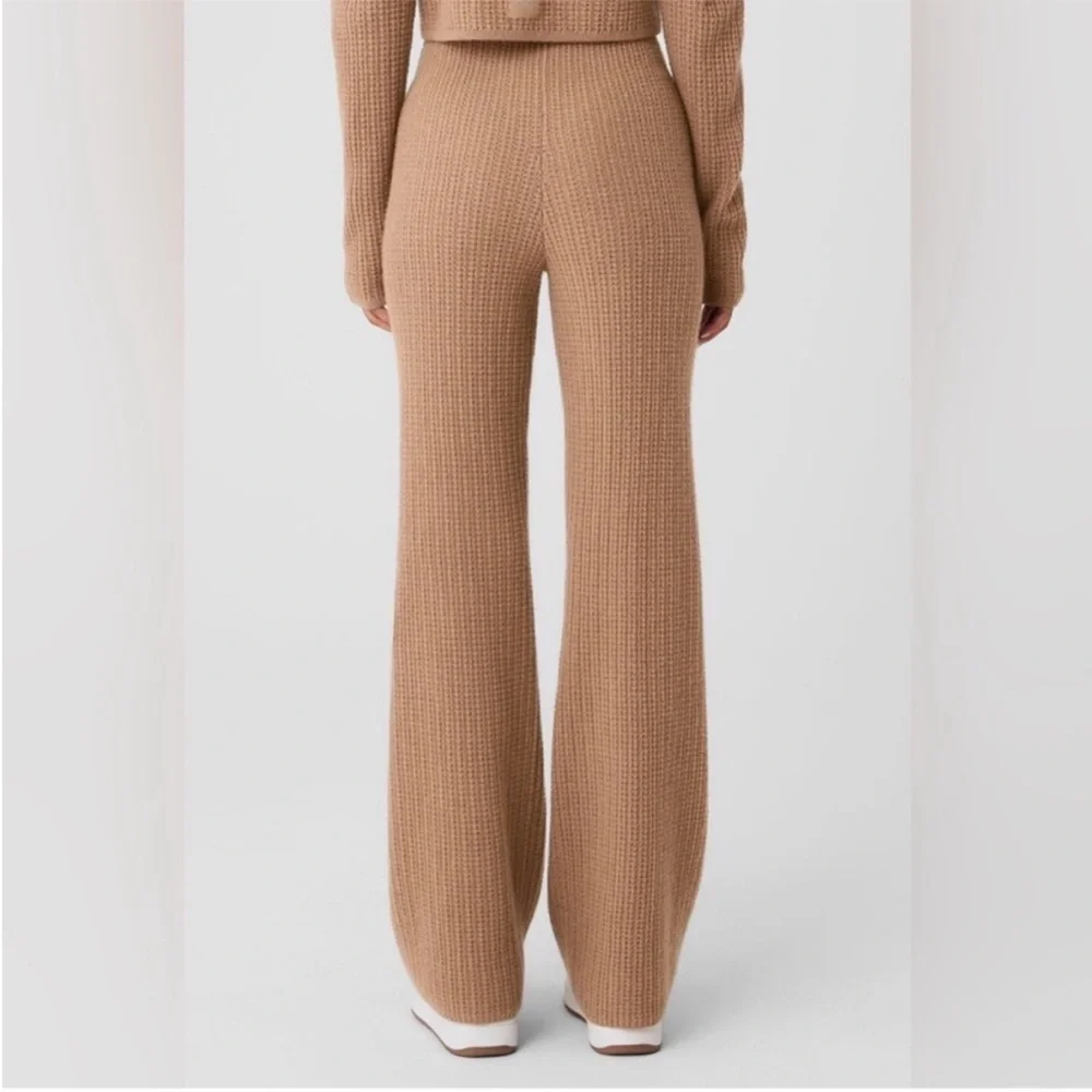 ALO Yoga Cashmere High-Waist Plush Waffle Pant in Toasted Almond